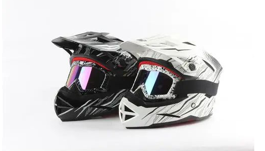 三線(xiàn)立式加工中心850plus機(jī)加工“頭盔模具”成新網(wǎng)紅，即