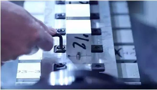 【新手必看】3軸、3+2軸、5軸加工的區(qū)別是什么？(圖14)